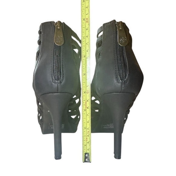 Daisy Fuentes Black Caged Heels - Picture 6 of 10